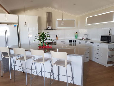 Cozzys Condo Luxury Beach House - Accommodation Sunshine Coast 3