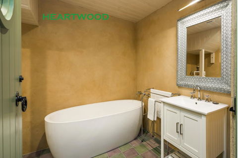 Crafers Cottages - Accommodation Sunshine Coast 0