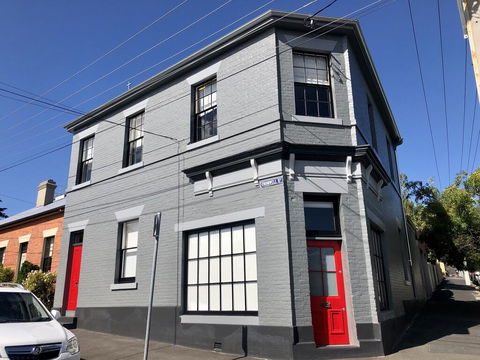 Cromwell Apartment - 3 Red Doors Battery Point - Accommodation Sunshine Coast 0