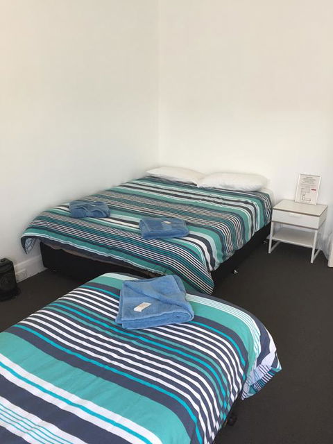 Crown Inn Hotel - Accommodation Sunshine Coast 0