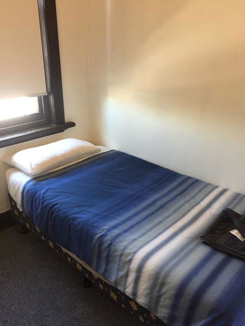 Crown Inn Hotel - Accommodation Sunshine Coast 3