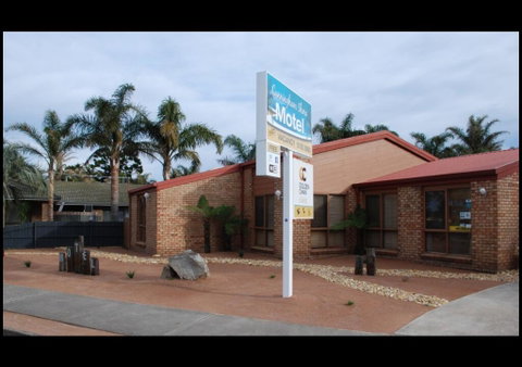 Cunningham Shore Motel - Accommodation Sunshine Coast 1