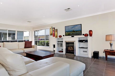 Cypress Point Lodge - Accommodation Sunshine Coast 2