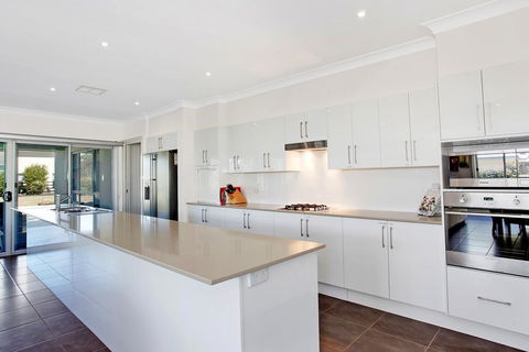Cypress Point Lodge - Accommodation Sunshine Coast 3