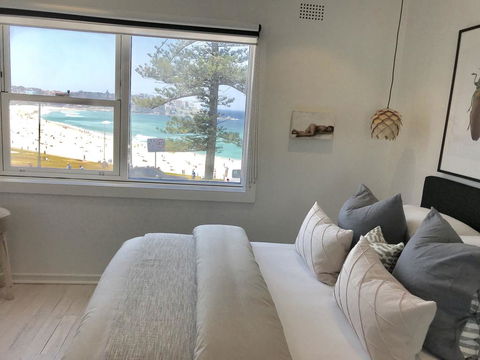 D'Luxe Designer Den Bondi-Ocean View Apartment - Accommodation Sunshine Coast 0