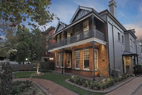 Dalziel Lodge - Accommodation Sunshine Coast 0