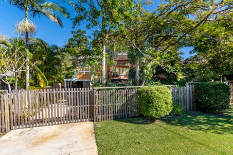 Decked Out For A Fantastic Holiday - (Whole House) Winnett St, Woorim - Accommodation Sunshine Coast 2