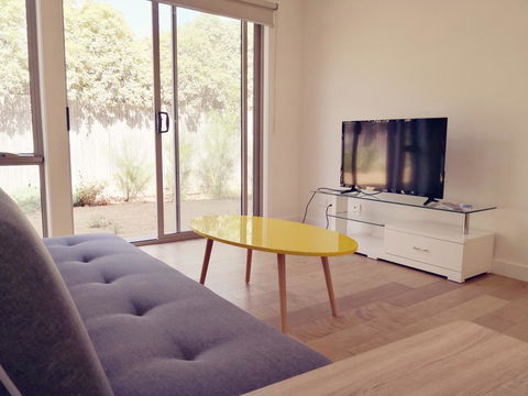 Delicate And Peaceful Bundoora Townhouse 20-R4 - Accommodation Sunshine Coast 0