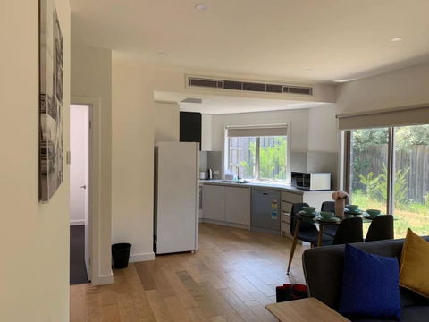 Delightful Bedroom In Bentleigh East - Accommodation Sunshine Coast 1