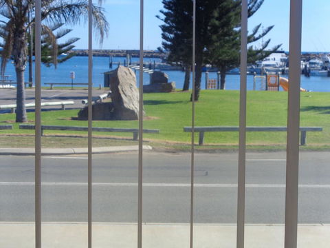 Denison Waterfront - Accommodation Sunshine Coast 3