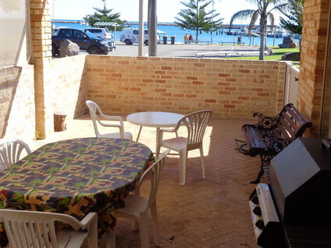 Denison Waterfront - Accommodation Sunshine Coast 2