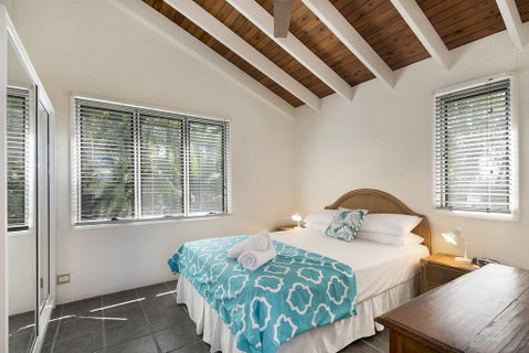 Descola 10 - Accommodation Sunshine Coast 2