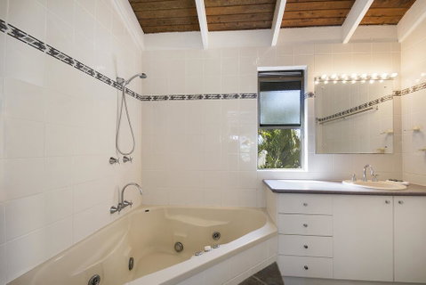 Descola 10 - Accommodation Sunshine Coast 3