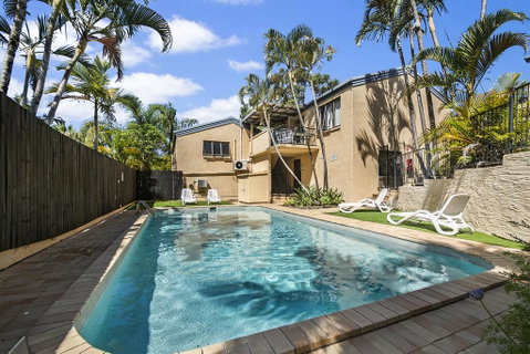 Descola 10 - Accommodation Sunshine Coast 1
