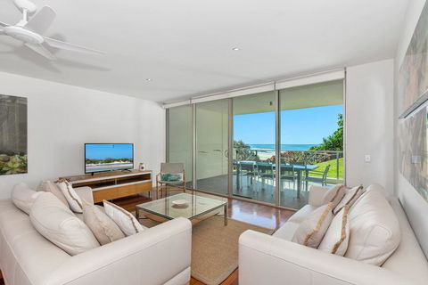 DIRECT BEACH ACCESS - 3 BED APART - CABARITA BEACH - Accommodation Sunshine Coast 1