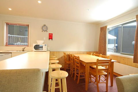 Discobulous 6 - Accommodation Sunshine Coast 2