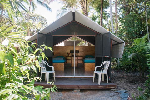 Dougies Backpackers Resort - Accommodation Sunshine Coast 2