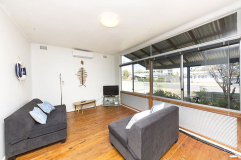 DOUGLAS COTTAGE FORSTER - Accommodation Sunshine Coast 1
