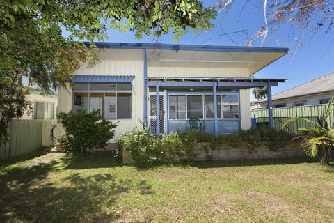 DOUGLAS COTTAGE FORSTER - Accommodation Sunshine Coast 0