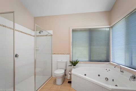 DRIFTWOOD VILLA - Free Wifi, Walk To Beach - Accommodation Sunshine Coast 2