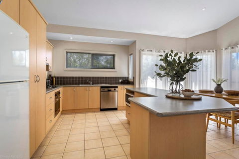 DRIFTWOOD VILLA - Free Wifi, Walk To Beach - Accommodation Sunshine Coast 3