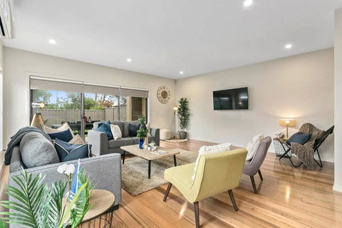 Dromana Beach House For Two Families. - Accommodation Sunshine Coast 1