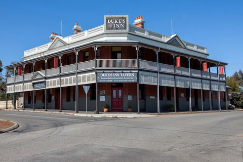 Duke's Inn - Accommodation Sunshine Coast 0
