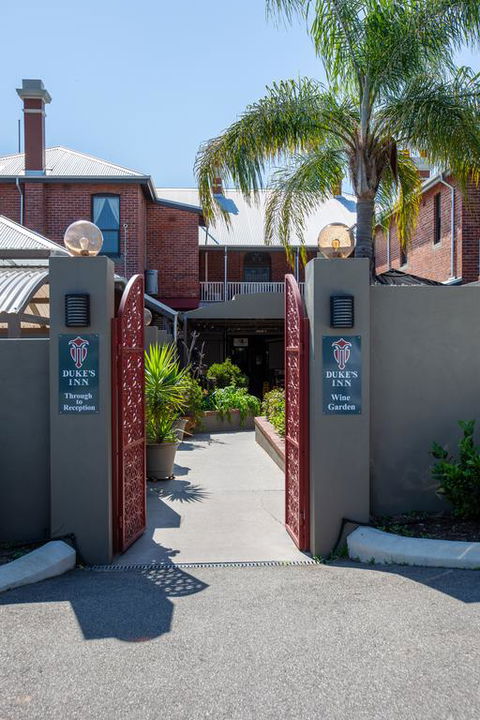 Duke's Inn - Accommodation Sunshine Coast 3