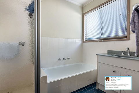 Eagle Bay Cottage - Accommodation Sunshine Coast 2