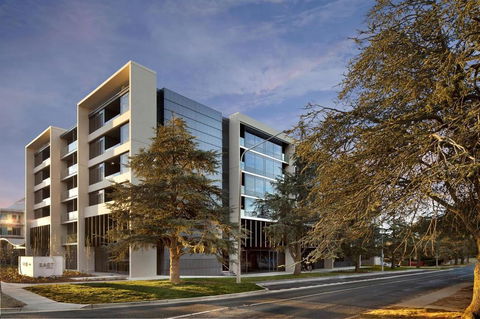 East Hotel And Apartments - Accommodation Sunshine Coast 0