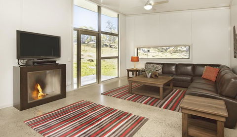 Ecocrackenback 7 - Sustainable Chalet Close To The Slopes - Accommodation Sunshine Coast 2