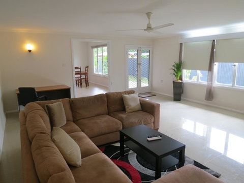 Edge Hill Clean & Green Cairns, 7 Minutes From The Airport, 7 Minutes To Cairns CBD & Reef Fleet Terminal - Accommodation Sunshine Coast 0