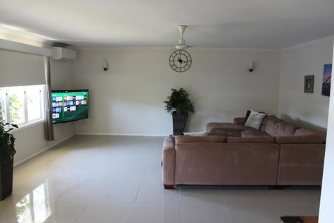 Edge Hill Clean & Green Cairns, 7 Minutes From The Airport, 7 Minutes To Cairns CBD & Reef Fleet Terminal - Accommodation Sunshine Coast 1