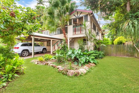 Edge Hill Holiday Home / Cairns - Accommodation Sunshine Coast 0