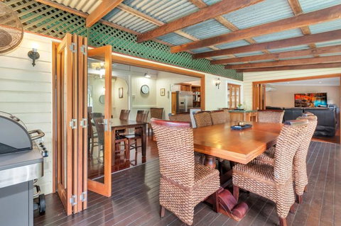 Edge Hill Holiday Home / Cairns - Accommodation Sunshine Coast 3