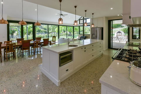 Elm Tree Lodge Beechworth - Accommodation Sunshine Coast 1