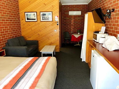 Elms Motor Inn - Accommodation Sunshine Coast 3
