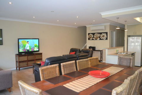 ELSINOR Townhouse 4 Mulwala - Accommodation Sunshine Coast 3