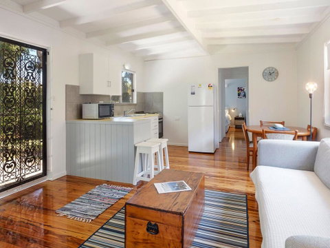 Enjoy The Soothing Sea Breeze - Accommodation Sunshine Coast 0