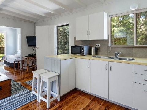 Enjoy The Soothing Sea Breeze - Accommodation Sunshine Coast 1