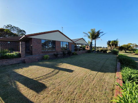EP Getaway - Accommodation Sunshine Coast 0