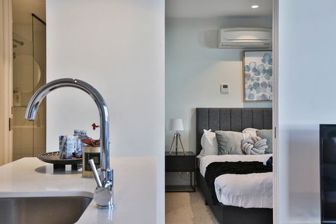 EQ TOWER Melbourne CBD APT - Accommodation Sunshine Coast 1