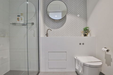 EQ TOWER Melbourne CBD APT - Accommodation Sunshine Coast 3