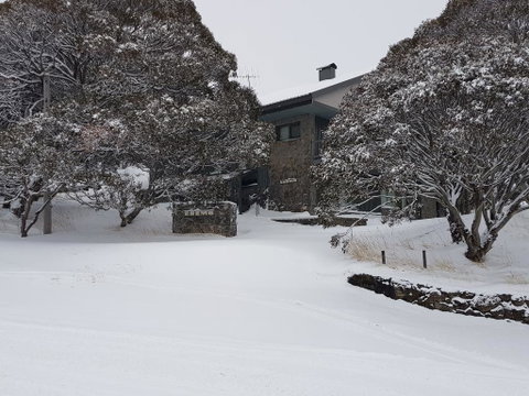 Eremo Lodge 1 - Accommodation Sunshine Coast 0
