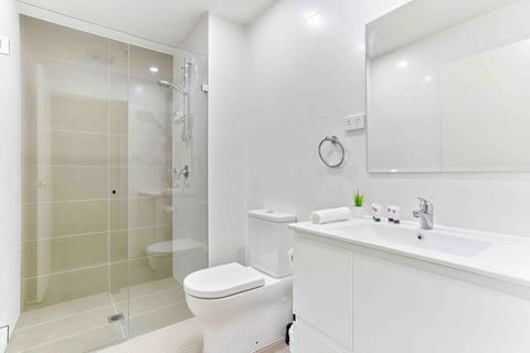 ESQ Astonishing 3BD Apartment 1 Min From Train Station - Accommodation Sunshine Coast 2