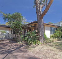 Evan's Retreat' 5 Sandy Point Road - cottage across the road from Sandy Point Beach - Accommodation Sunshine Coast