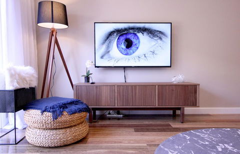 EVOLVE Near Adelaide CBD - Netflix / Wine / Lock Up Garage! - Accommodation Sunshine Coast 1