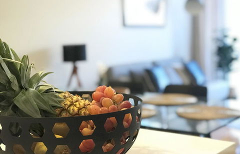 EVOLVE Near Adelaide CBD - Netflix / Wine / Lock Up Garage! - Accommodation Sunshine Coast 3