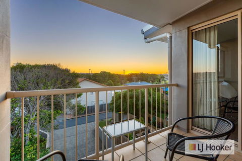EXCLUSIVE OCEAN VIEW PENTHOUSE ON MARINE PARADE - Accommodation Sunshine Coast 2