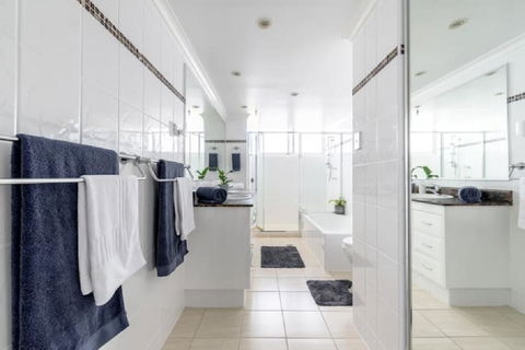 Excluza - Accommodation Sunshine Coast 2